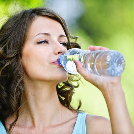 Uống nhiều nước không giúp giảm cân